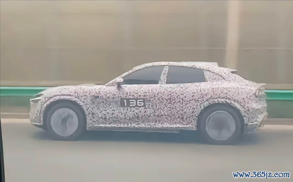 小米YU7路试被拍：车头超长并列V12豪华SUV