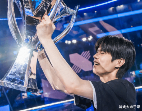 九游会j9体育(中国)官方网站粉丝们本觉得这将是一次“清除”
